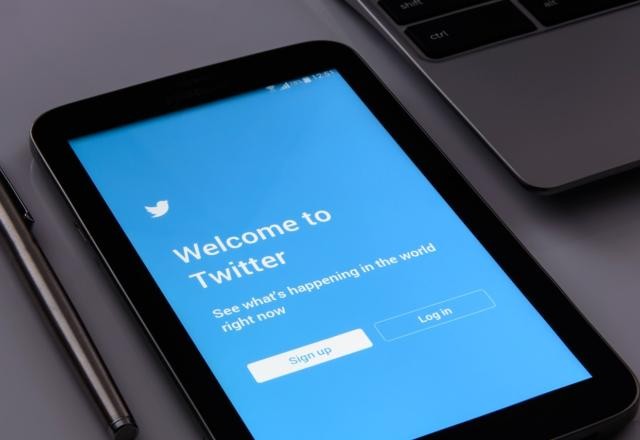 Imagem da noticia Musk  eleva limite de leitura no Twitter para mil posts por dia