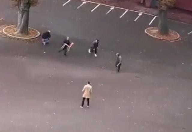 Imagem da noticia Homem mata professor a facadas em ataque a escola na França
