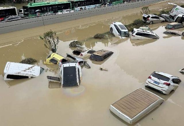 Número de mortes devido a enchentes sobe para 99 na China