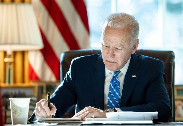 Imagem da noticia Biden pede que cidadãos enviem histórias sobre violência armada