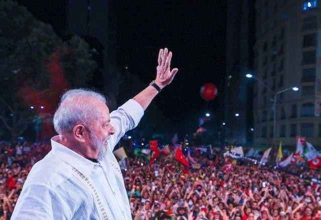 Lula desembarca em Brasília e deve se reunir com empresários e políticos