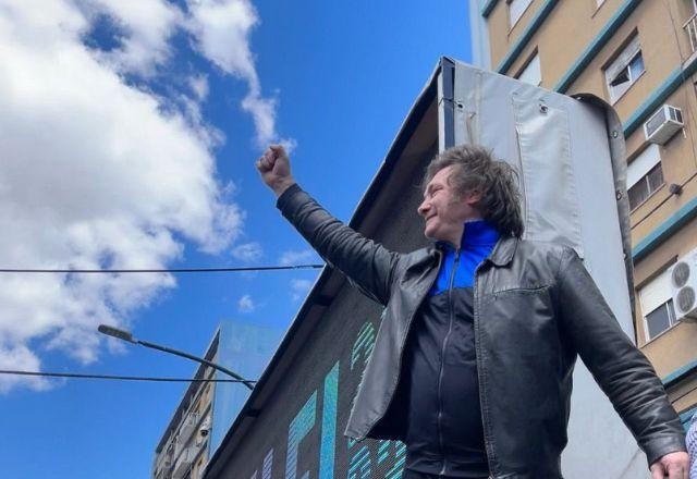 Imagem da noticia SBT News na TV: Javier Milei é eleito presidente da Argentina com 55% dos votos