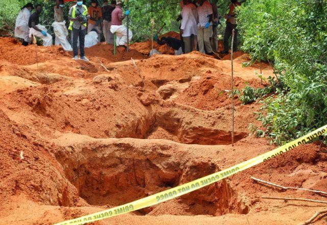 Imagem da noticia Vítimas de seita no Quênia morreram de fome e asfixia, diz autópsia