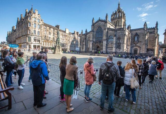 Imagem da noticia Escócia encerra fila para visitar caixão da rainha Elizabeth II