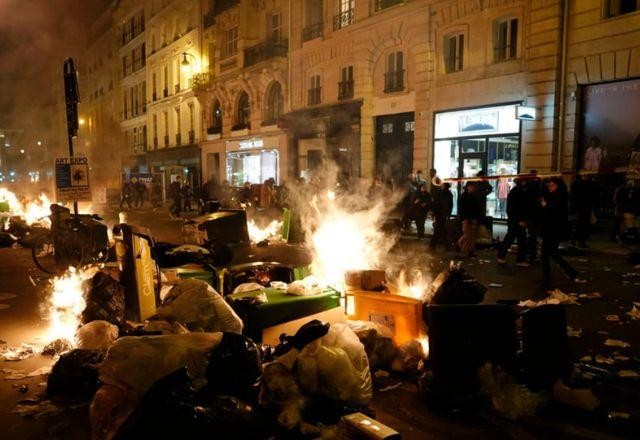 Imagem da noticia Franceses voltam às ruas após aprovação da reforma da previdência