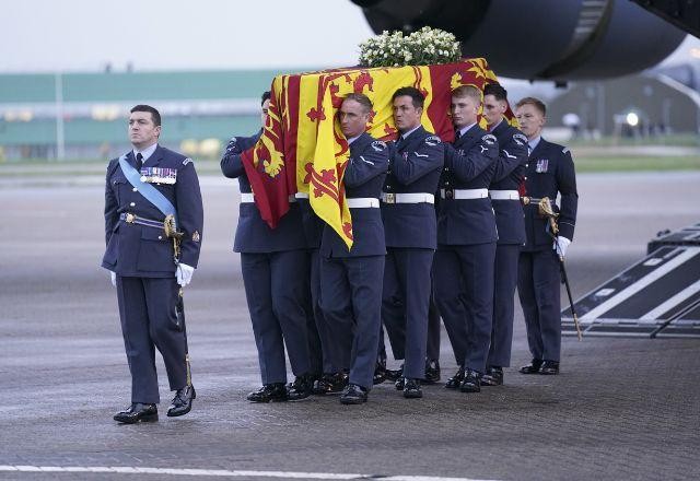 Imagem da noticia Fila para ver caixão da rainha Elizabeth II já chega a 8 km em Londres