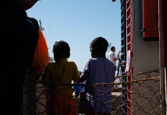 Imagem da noticia Após 7 dias, navios com 800 náufragos recebem autorização para aportar