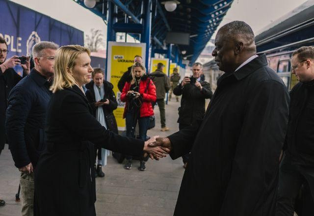 Imagem da noticia Secretário de Defesa dos Estados Unidos faz viagem surpresa a Kiev