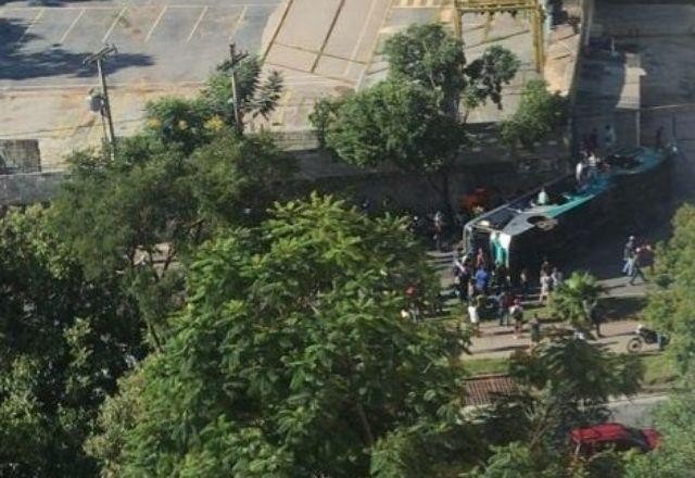 Imagem da noticia Ônibus tomba e deixa ao menos 29 pessoas feridas em Belo Horizonte