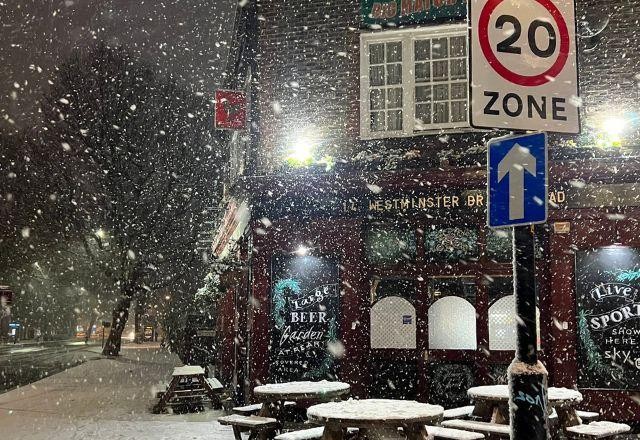 Imagem da noticia Forte tempestade de neve atrasa e cancela voos no Reino Unido