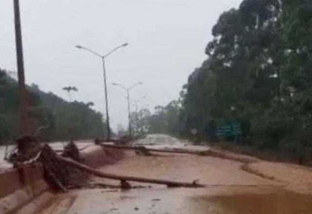 Imagem da noticia Barragem da Mina de Pau Branco transborda em Nova Lima, MG