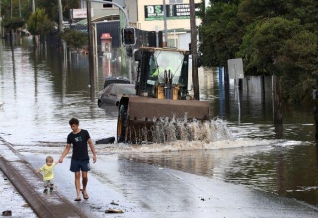 Inundações na Austrália deixam ao menos 14,5 mil deslocados