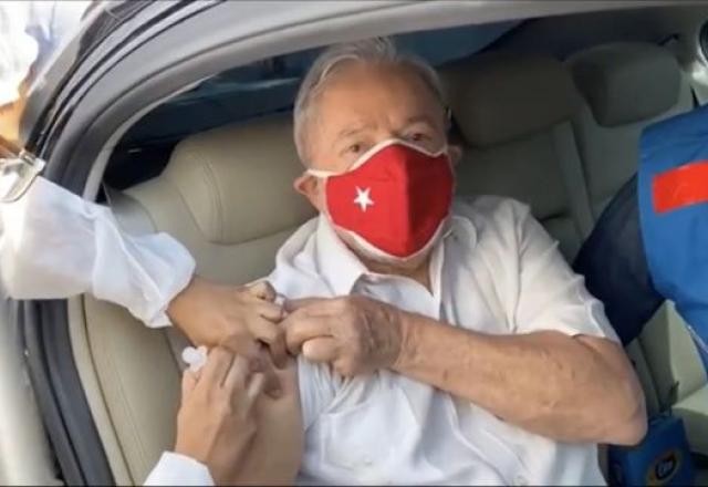 Lula recebe segunda dose de vacina contra coronavírus