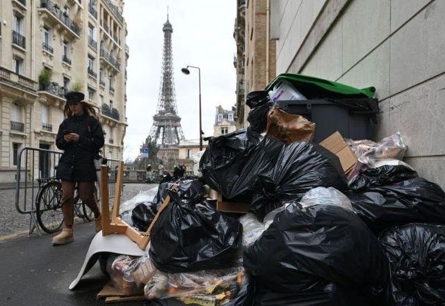 Franceses iniciam mais um dia de greve geral contra reforma da previdência