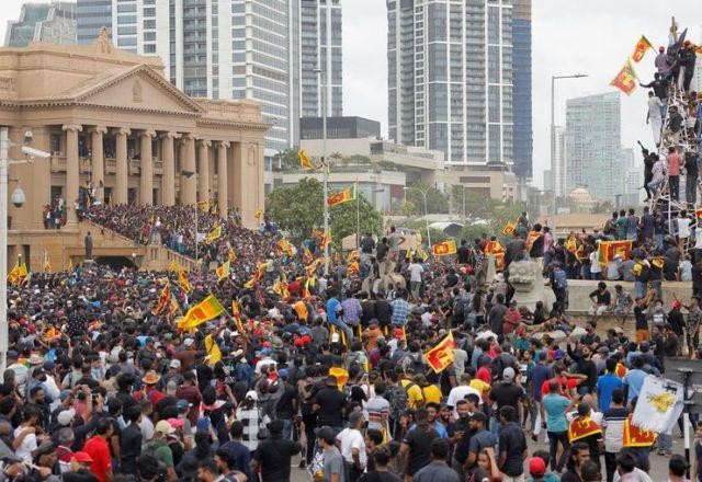 Imagem da noticia Sri Lanka declara estado de emergência após fuga de presidente