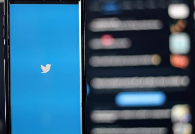 Imagem da noticia Twitter demite, por e-mail, metade da equipe da rede social