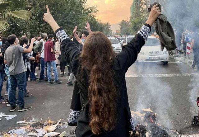 Imagem da noticia Número de mortos em protestos no Irã sobe para 76