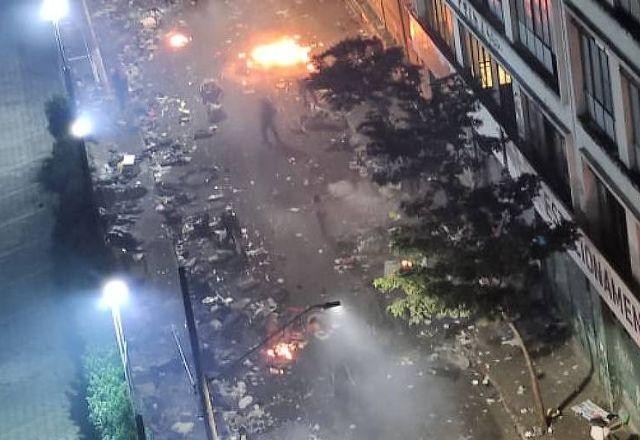 Imagem da noticia SP: usuários ateiam fogo em sacos de lixo e colchões na Cracolândia
