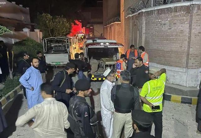Imagem da noticia Homem-bomba ataca delegacia e mata 13 policiais no Paquistão
