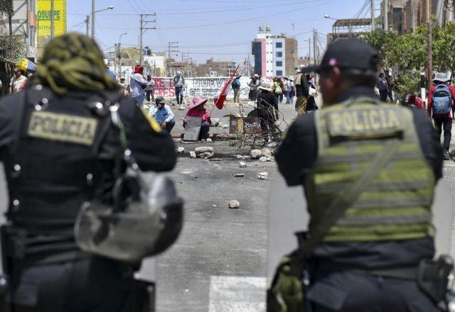 Imagem da noticia Violência em protestos no Peru aumenta após presidente pedir trégua
