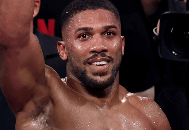 Imagem da noticia Anthony Joshua, boxeador britânico, se envolve em acidente com duas mortes na Nigéria