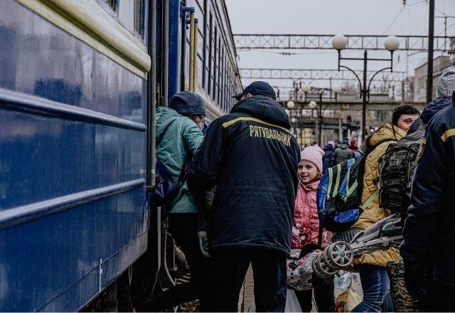 Número de refugiados ucranianos na Europa ultrapassa 4,5 milhões