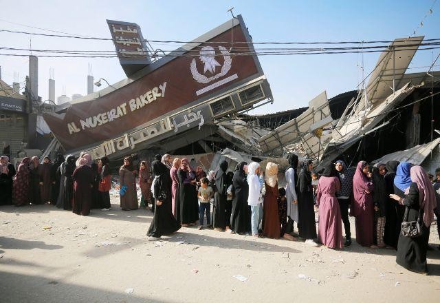 Imagem da noticia Mais de 600 estrangeiros deixam Gaza pela fronteira com o Egito nesta 3ª feira