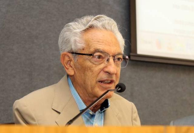 Imagem da noticia Morre, vítima de covid-19, Alfredo Bosi, 84 anos, imortal da ABL