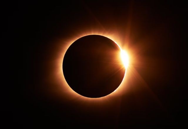 Eclipse solar total: veja detalhes de como foi o fenômeno