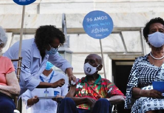 Covid-19: Rio de Janeiro inicia vacinação de idosos acima de 80 anos