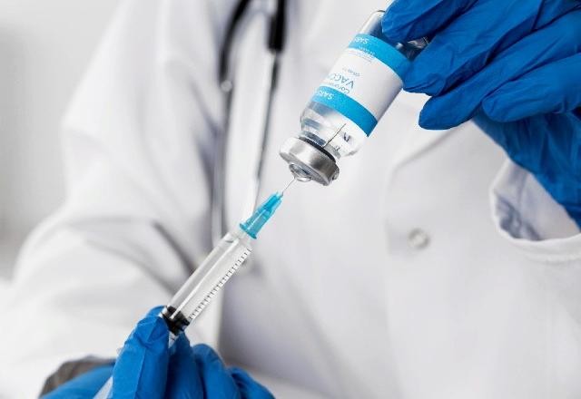 Covid-19: Pfizer atrasa entrega de 350 mil vacinas na Espanha