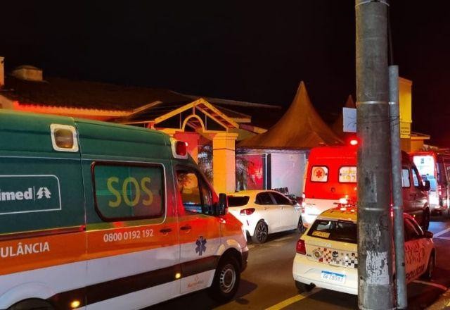 Homem em surto esfaqueia seis pessoas em hospital no interior de SP