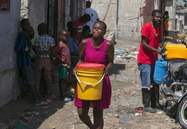 Imagem da noticia Governo federal anuncia concessão de visto temporário para haitianos