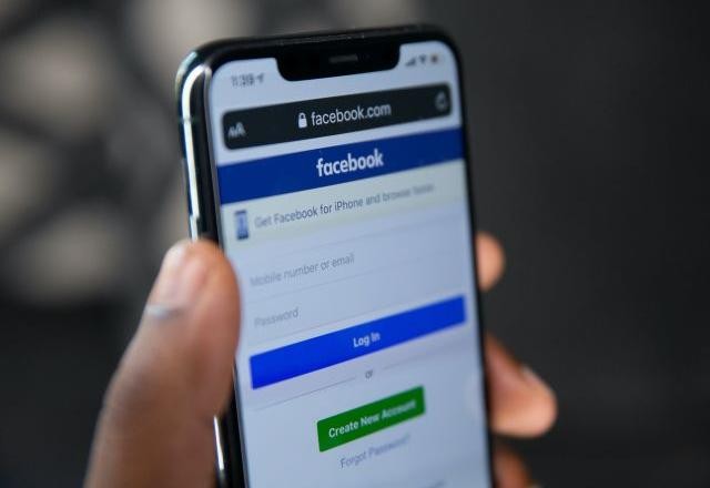 Imagem da noticia Facebook vai derrubar publicações que desinformem sobre vacinas da covid