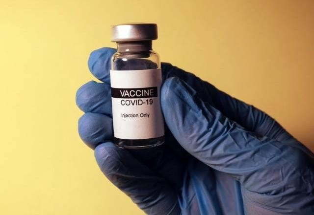 Imagem da noticia Fiocruz pedirá autorização emergencial da vacina Astrazeneca até 6ª feira