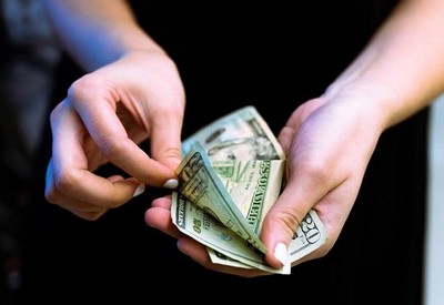 O que é Swift? Entenda sistema do qual bancos russos serão excluídos - SBT  News