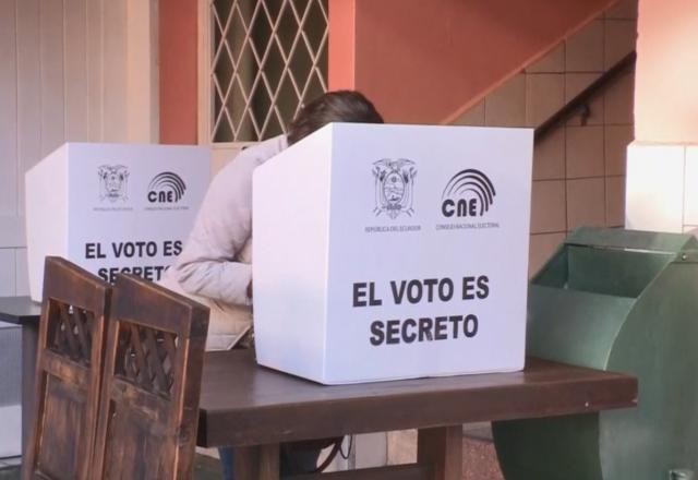 Imagem da noticia Equador vai escolher novo presidente neste domingo em eleição antecipada