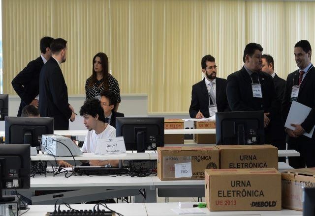 Imagem da noticia TSE inicia novos testes de segurança nas urnas eleitorais