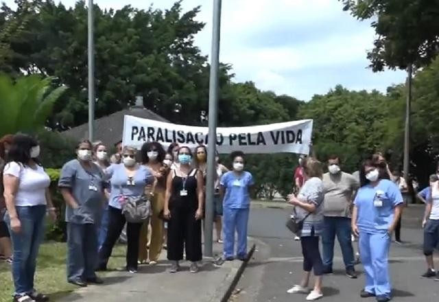 Funcionários de hospital da USP fazem protesto para reivindicar vacinação