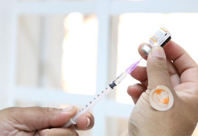 Vacina contra a gripe reduz em quase 90% o risco de ter covid grave