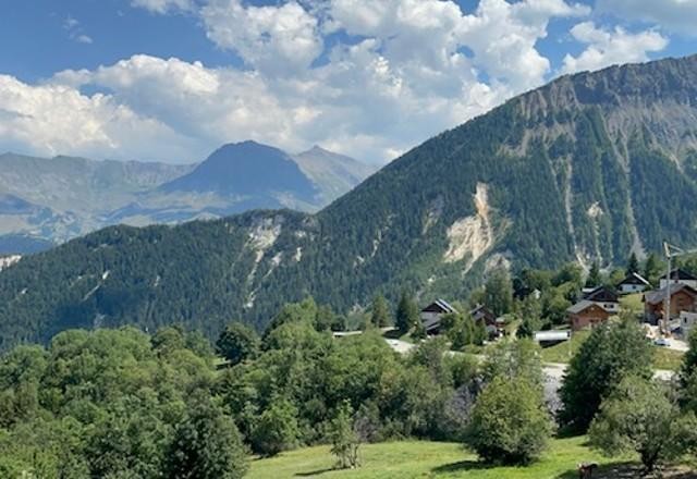 Como aproveitar os alpes franceses quando não há neve