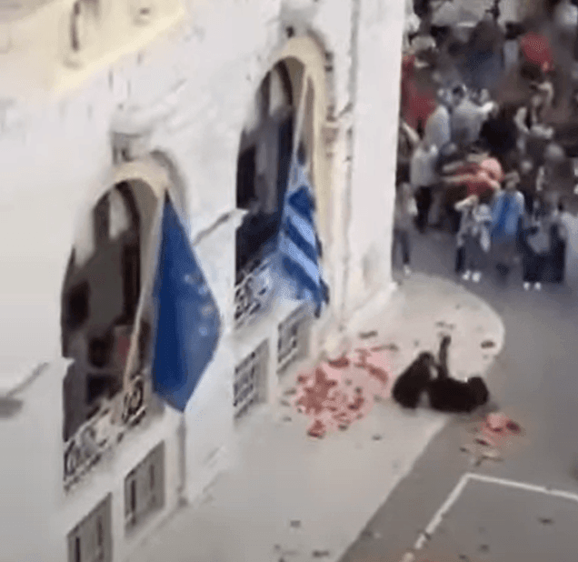 Imagem da noticia Tradição dá errado e mulher é atingida por jarro na cabeça na Grécia