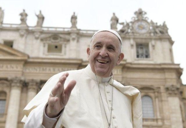 Imagem da noticia "Rezo para que essa guerra louca chegue logo ao fim", diz papa Francisco
