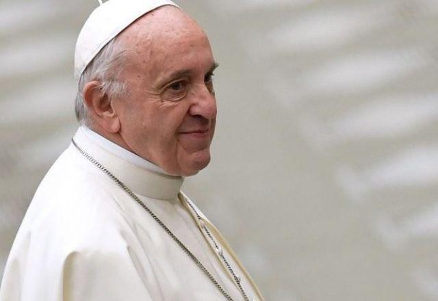 Papa pede paz e diz que "estamos equipados com pensamentos agressivos"
