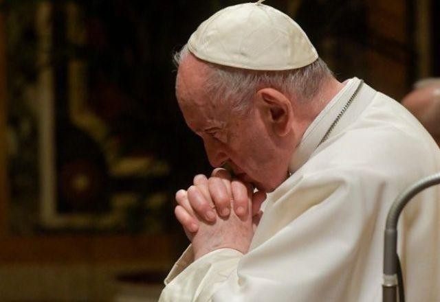 Imagem da noticia Papa Francisco define viagem ao Canadá como "peregrinação penitencial"