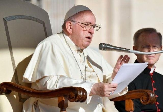 Imagem da noticia Papa lamenta ataques na Ucrânia e pede que países evitem escalada