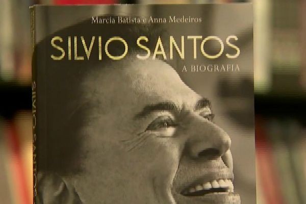 Veja como foi o lançamento da nova biografia de Silvio Santos 