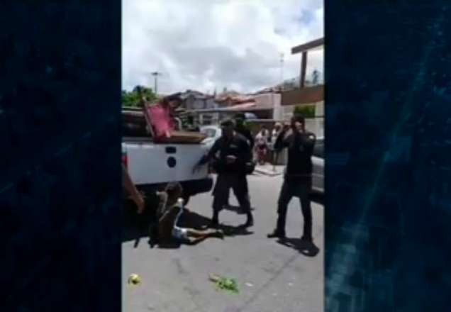Imagem da noticia Vendedor tem carrinho tomado e é agredido por agentes da prefeitura