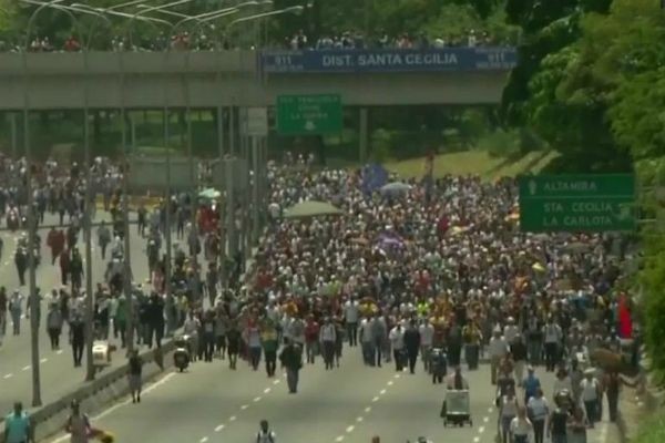 Venezuela: Governo aumenta salário mínimo em 50% após protestos