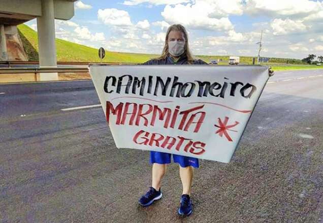 Imagem da noticia Vestido de Thor, homem doa marmitas para caminhoneiros no interior paulista